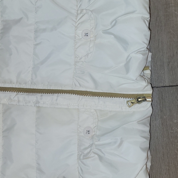 Girls 4T Nautica Bubble Vest in White with Gold Zipper. - Picture 5 of 6